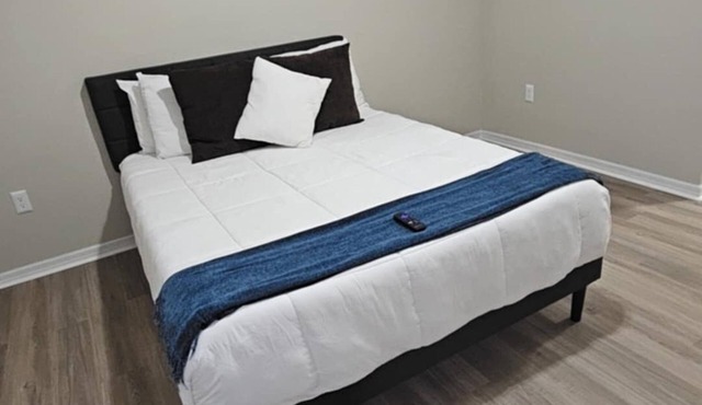 Experience comfort & convenience at our Jacksonville 2 bedroom retreat!