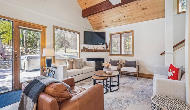 Experience Freeride Haus, a beautiful Breckenridge home with a private hot tub.
