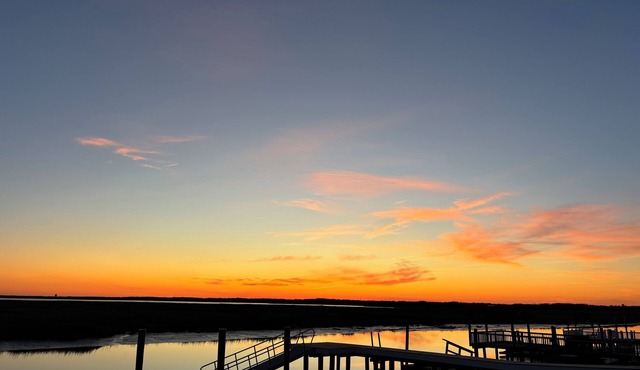 Experience Golden Hour- A Charming Bayfront Home, Minutes to Stone Harbor