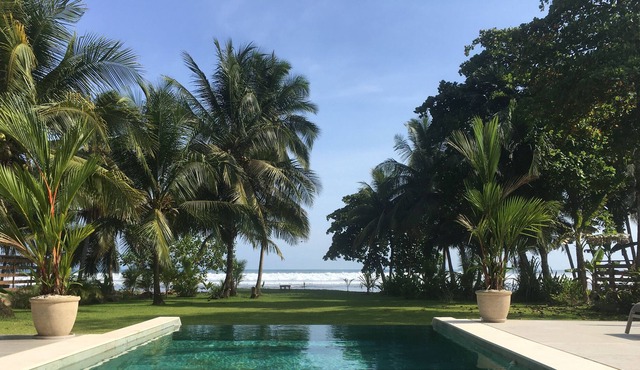 Experience luxury at Villa Assinie's tropical beach paradise in Esterillos Este!
