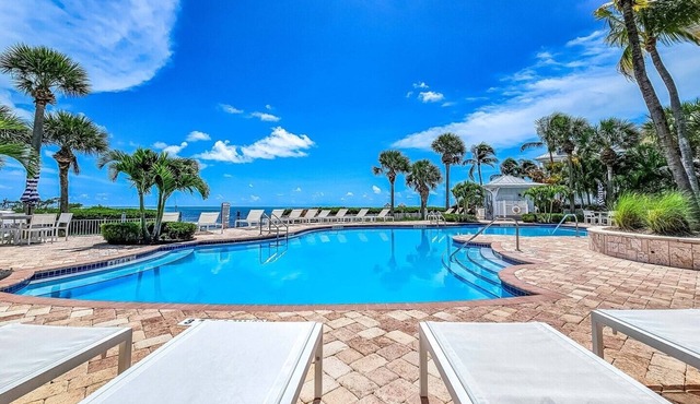 Experience luxury at Angler's Reef 150 in scenic Islamorada—perfect for families!