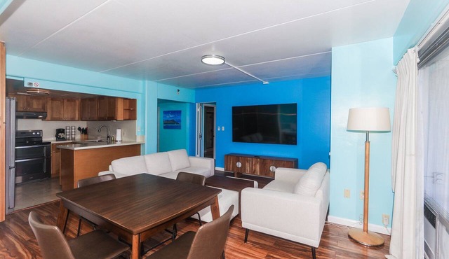 Experience luxury at Ilikai Tower - in the heart of Waikiki with stunning lagoon views.