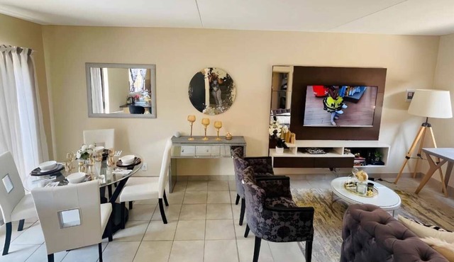 "Experience Luxury,centrally located in Centurion. Pet-Friendly"nnnn