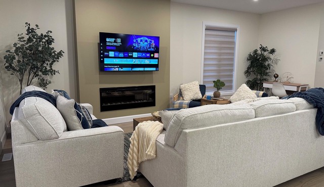 🌟 Experience Peace & Love | Modern & Stylish Home for Groups