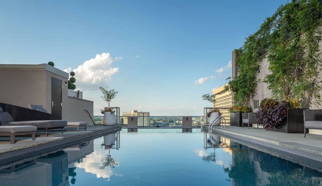 Experience Philly Culture at this Trendy Suite | City Views | Rooftop Pool