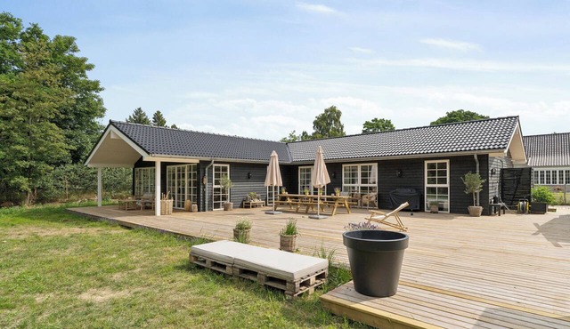 Experience pure idyll just 900 m from sea