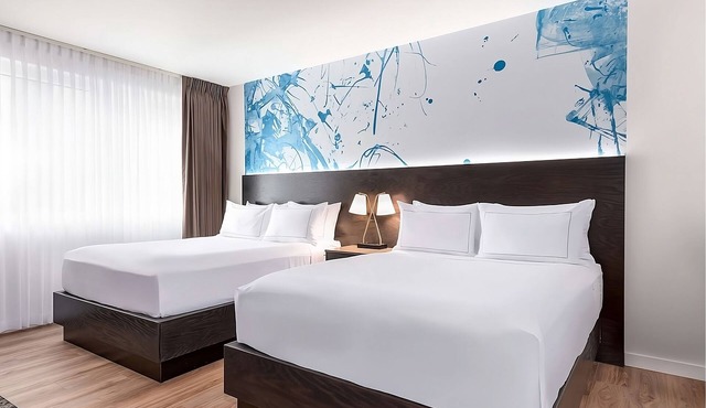 Experience Restful Stay in a Spacious Room Near Local Attractions - 1 mile