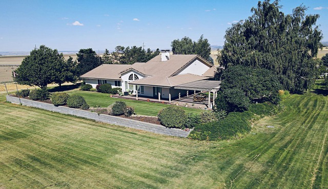 Experience Serenity with Mountain Views & Home Gym