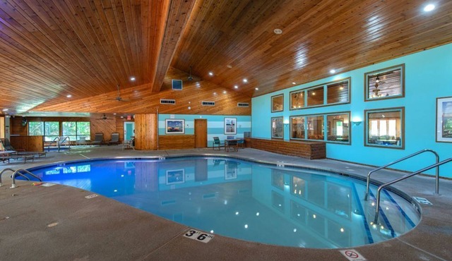 Experience The Rushes: 2BR Condo with Fireplace & Lake View