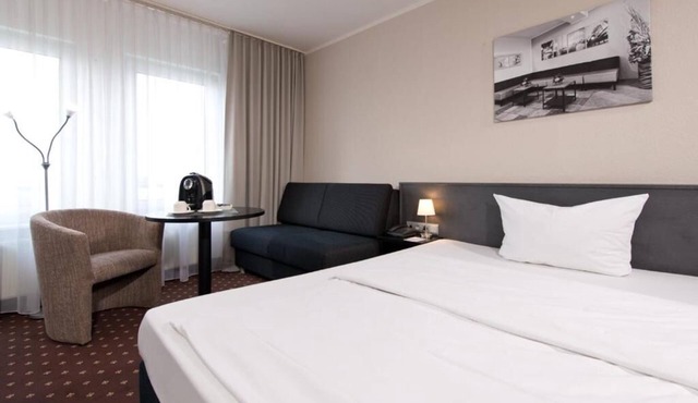 Experience Tranquility in an Inviting Room | Free Parking & Pets Allowed