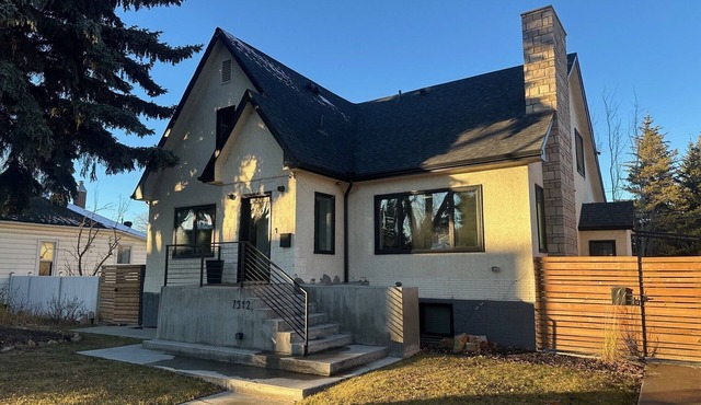 Explore Amazing Holyrood from this Outstanding 3-BR house with Hot Tub!