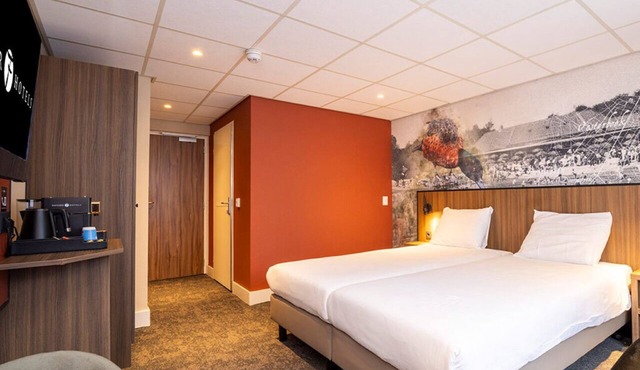 Explore Arnhem from a Quiet Doorwerth Hotel Retreat by the Woods