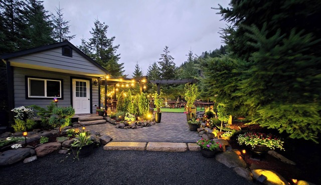Explore by Day, Unwind by Night - Couples Cabin Near Trails, Creeks & Wildlife