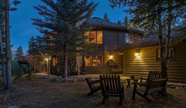 Explore Colorado! VeryPrivate. Peaceful, AlpineLuxury on 3 Acres. 2 MilesToTown