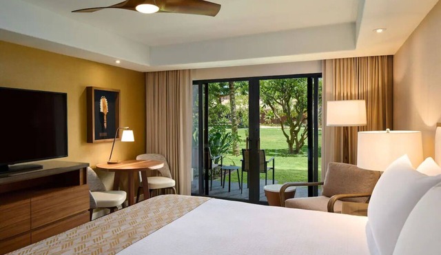 Explore Hawaii's Most Hawaiian Hotel, 3 Luxurious Units, With Top Amenities