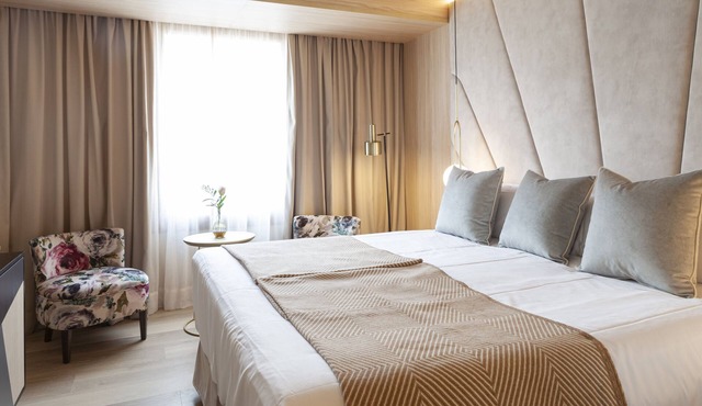Explore Historic Sites of Palam! Modern Suite with City View, Prime Location!