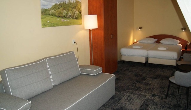 Explore History, Enjoy Comfort in Classic Room Close to Speelgoedmuseum