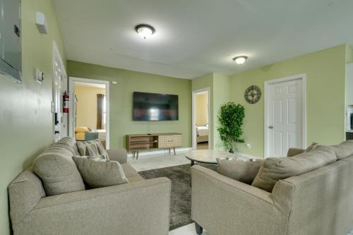 Explore NYC, Parks & Beaches! Top-Floor Apt