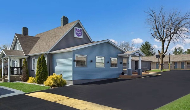 Explore Salem with 3 Relaxing Double Rooms, Free Breakfast and Parking Included!