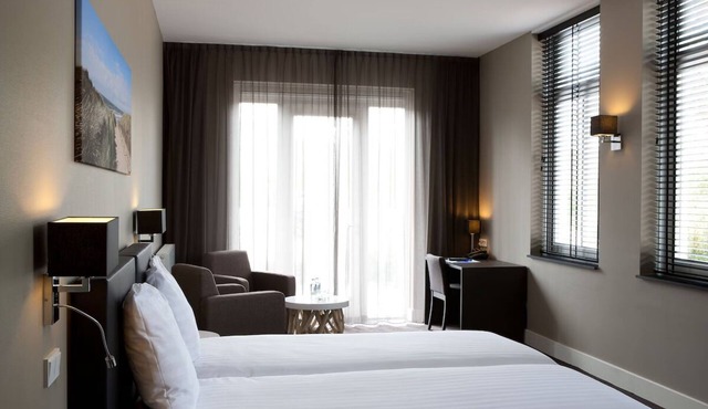 Explore Scenic Trails and Coastal Charm from Your Stylish Stay! Free Breakfast