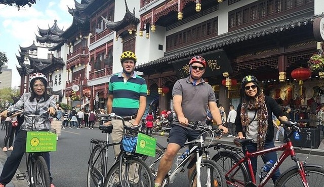 Explore Shanghai Ancient Downtown with Authentic Local Food