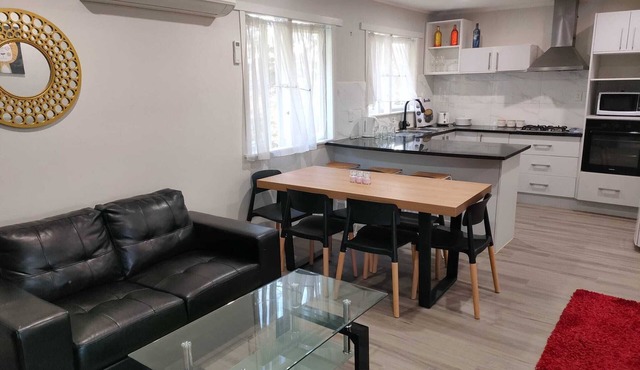 Explore the Affordable Auckland Vacation Rental in a Quiet Spot - SriPrasar 4BRM