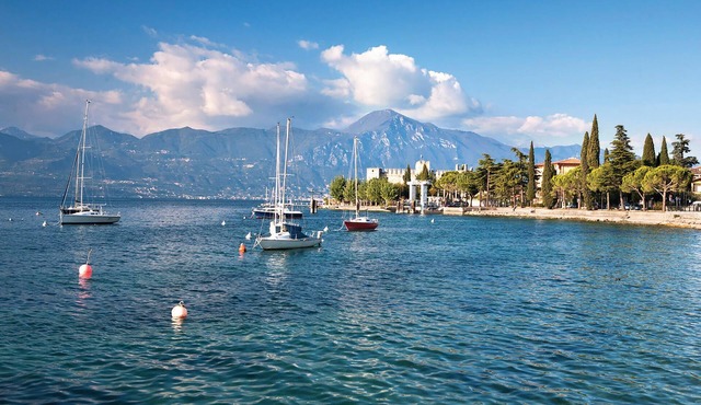 Explore the mountains and the region on your active holiday in Avio.