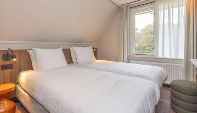 Explore Veluwe from Cozy Lodge: Bike Rentals, Free Parking, Breakfast