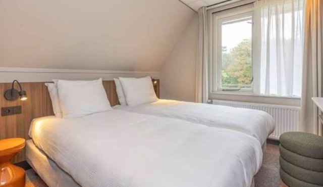 Explore Veluwe from Cozy Lodge: Bike Rentals, Free Parking, Breakfast