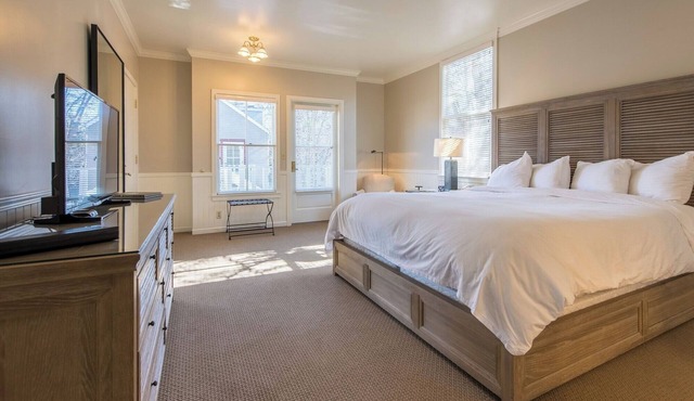Explore Wineries from a Classic Santa Rosa King Room Filled with Timeless Charm