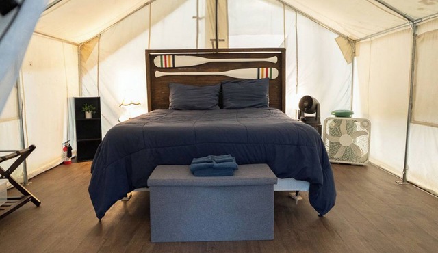 Explorer Glamping Tent! Forest Retreat & Hot Tubs!