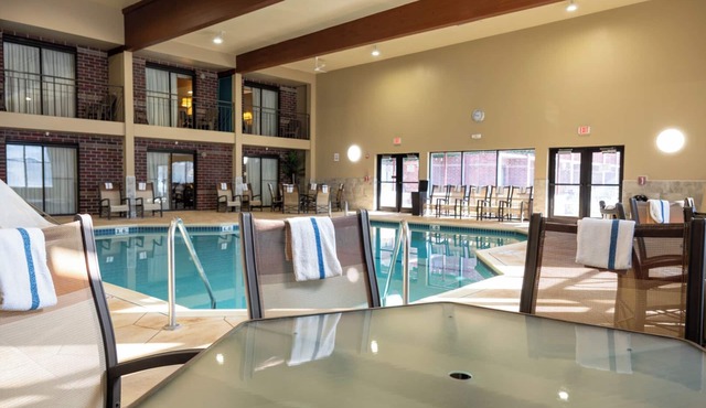 Express Suites Riverport Inn & Suites