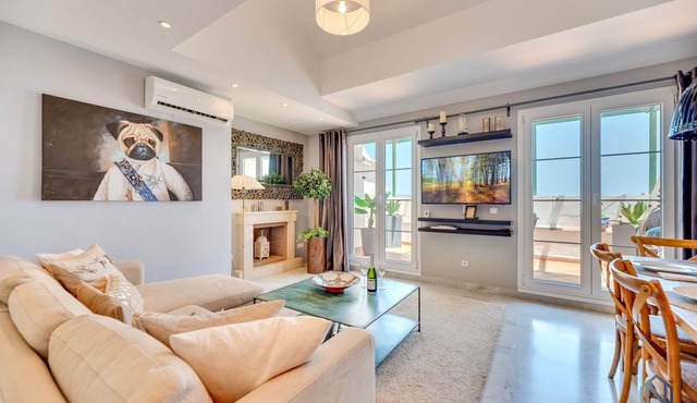 Exquisite 2 BDRM Penthouse w/Sea Views and Pools