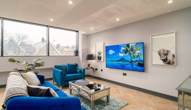 Exquisite 2 Bed Duplex Apt | Secure Parking |