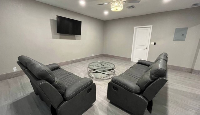 Exquisite 3 Bed/3 Bathroom