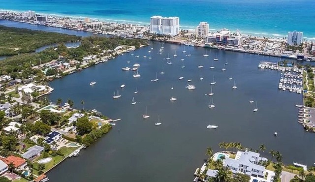 Exquisite 4-Bed/3-Bath Private Villa in Hollywood Beach
