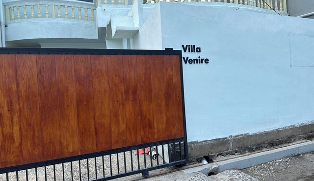 Exquisite 6BR Villa VENIRE I Centre Canggu I Roof Pool I AirCon I WIFIINetflix