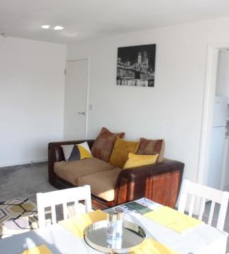 Exquisite and Modern 2 bed Maisonette