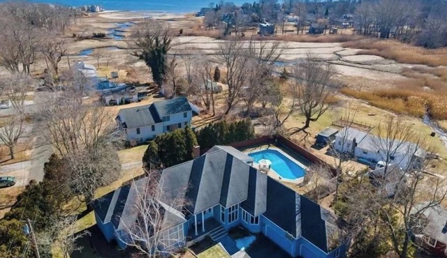Exquisite Beach Villa In Ground pool and Spacious Bermuda room! 2 living Rooms!