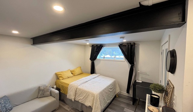 Exquisite Black & White Apartment with Unparalleled Charm