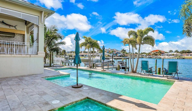 Exquisite Clearwater Retreat w Heated Pool Game Room Outdoor kitchen and Kayaks