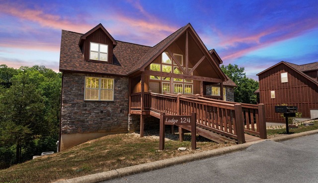 Exquisite Decor in this 6 BD Cabin! Super Close to Fun Attractions and Shops!