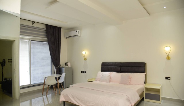 Exquisite extremely clean and cozy home 25 minutes from the airport