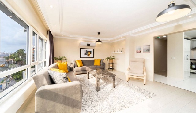 Exquisite Flat with Sea View Near Hadrian Gate