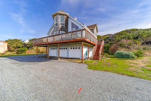 Exquisite home with spectacular views deck gas fireplace & game room