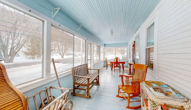 Exquisite lodge with game room, sauna, firepit, & washer/dryer