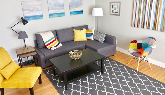 Exquisite Mid-Cenutry Bungalow Near Downtown