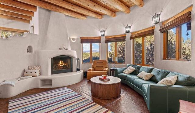 Exquisite Mountain Retreat on 1.75 Acres | Near Plaza | Private Master Suite