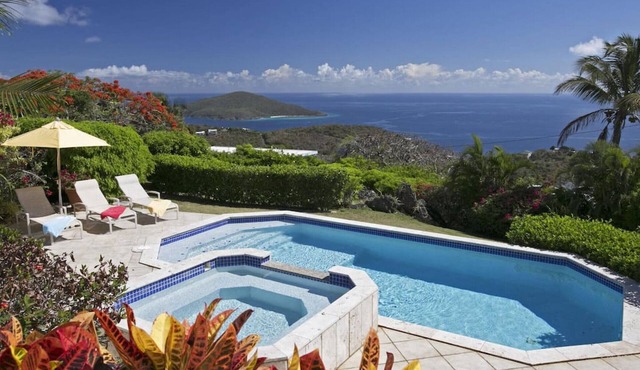 Exquisite, private villa, centrally located and close to world-famous Magen`s Bay!