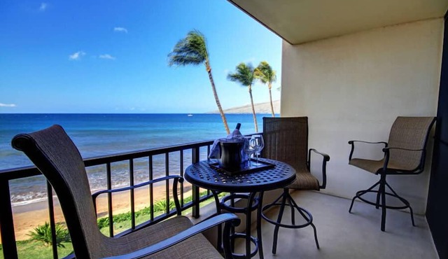 Exquisite Renovated Beachfront Haven - Experience Sugar Beach #329
